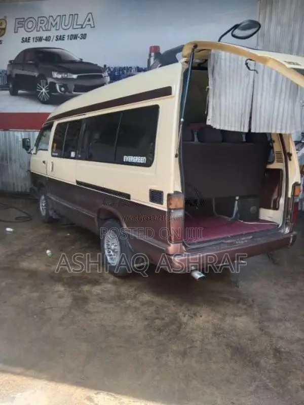 Toyota Shell 1992 Van (Used)
