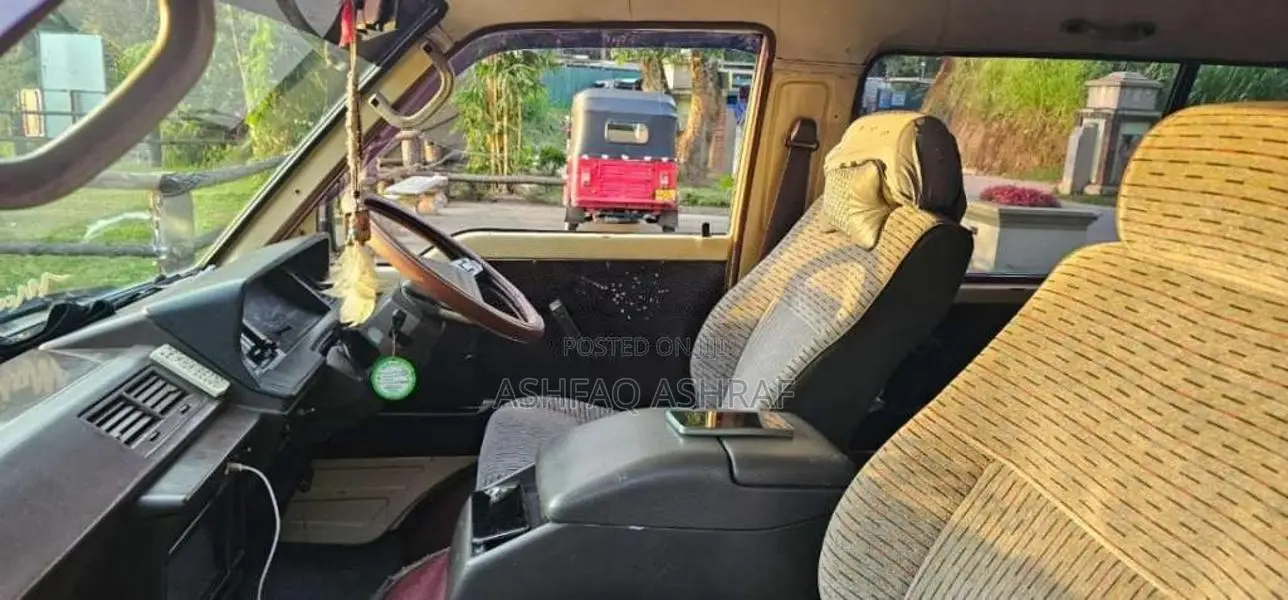 Toyota Shell 1992 Van (Used)