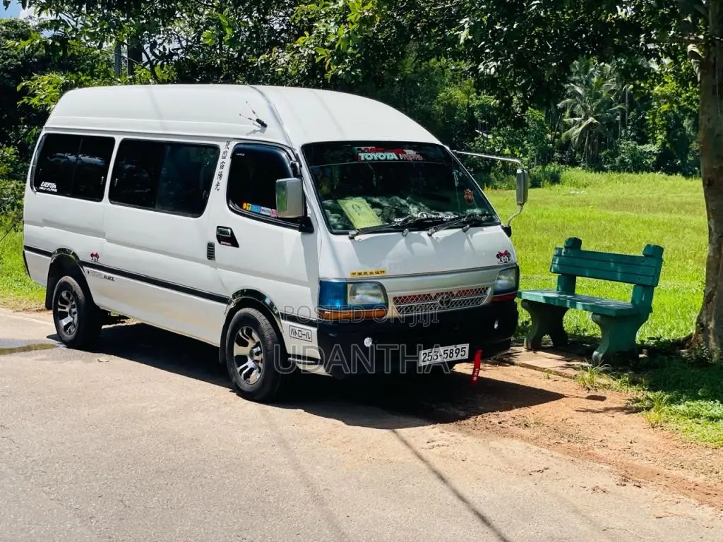 Toyota Dolphin LH123 1995 Van (Used)