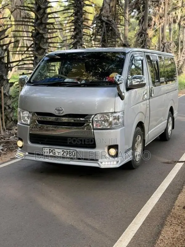 Toyota KDH DX 2012 Van (Used)