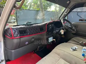 Nissan Caravan 2000 Van (Used)