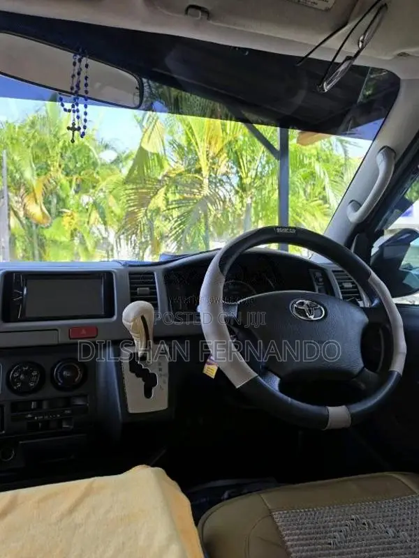 Toyota KDH DX 2012 Van (Used)
