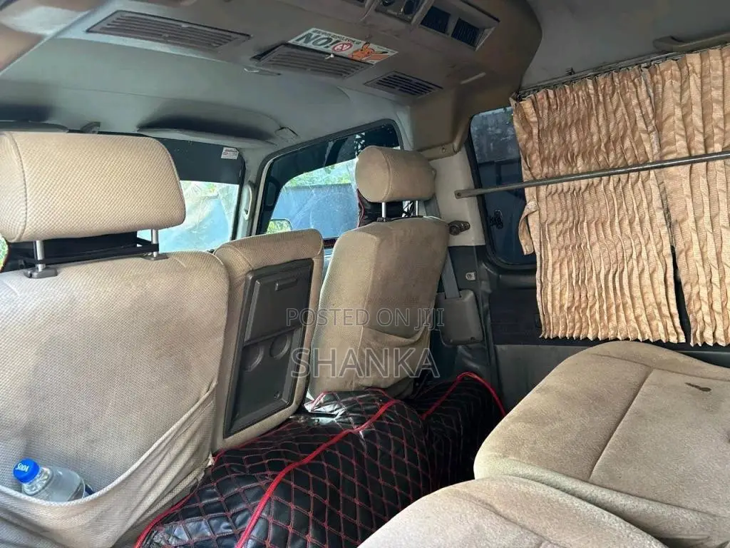 Nissan Caravan 2000 Van (Used)