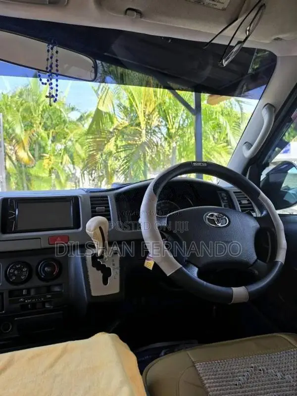 Toyota KDH DX 2012 Van (Used)