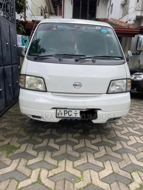 Nissan Lion Face 2006 Van (Used)
