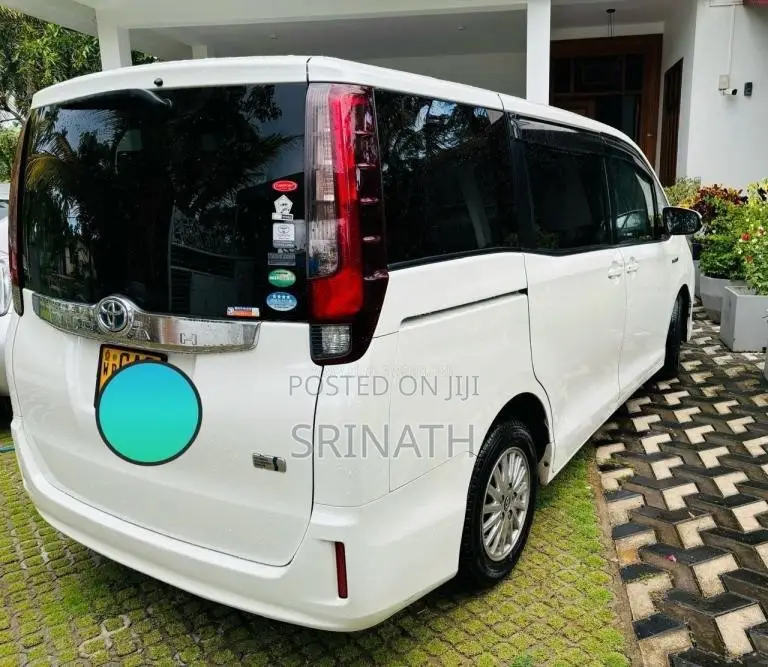 Toyota NOAH 2014 Van (Used)
