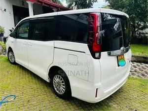 Toyota NOAH 2014 Van (Used)