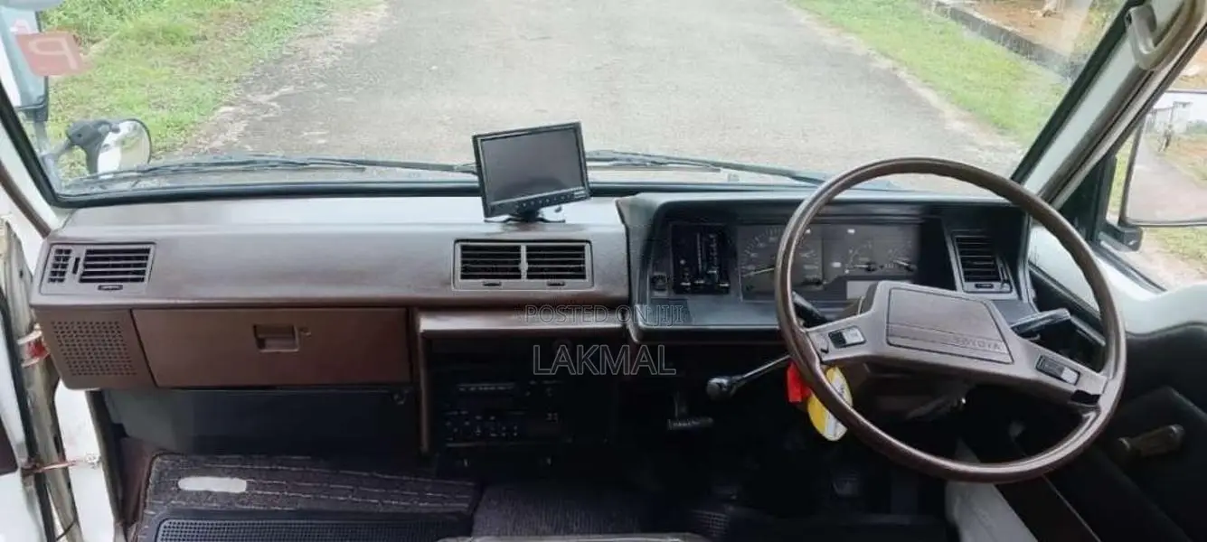 Toyota HIACE 1988 Van (Used)