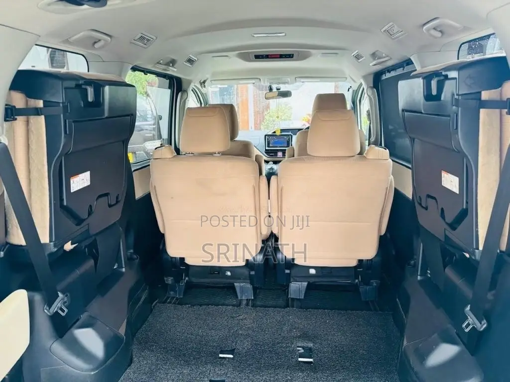 Toyota NOAH 2014 Van (Used)