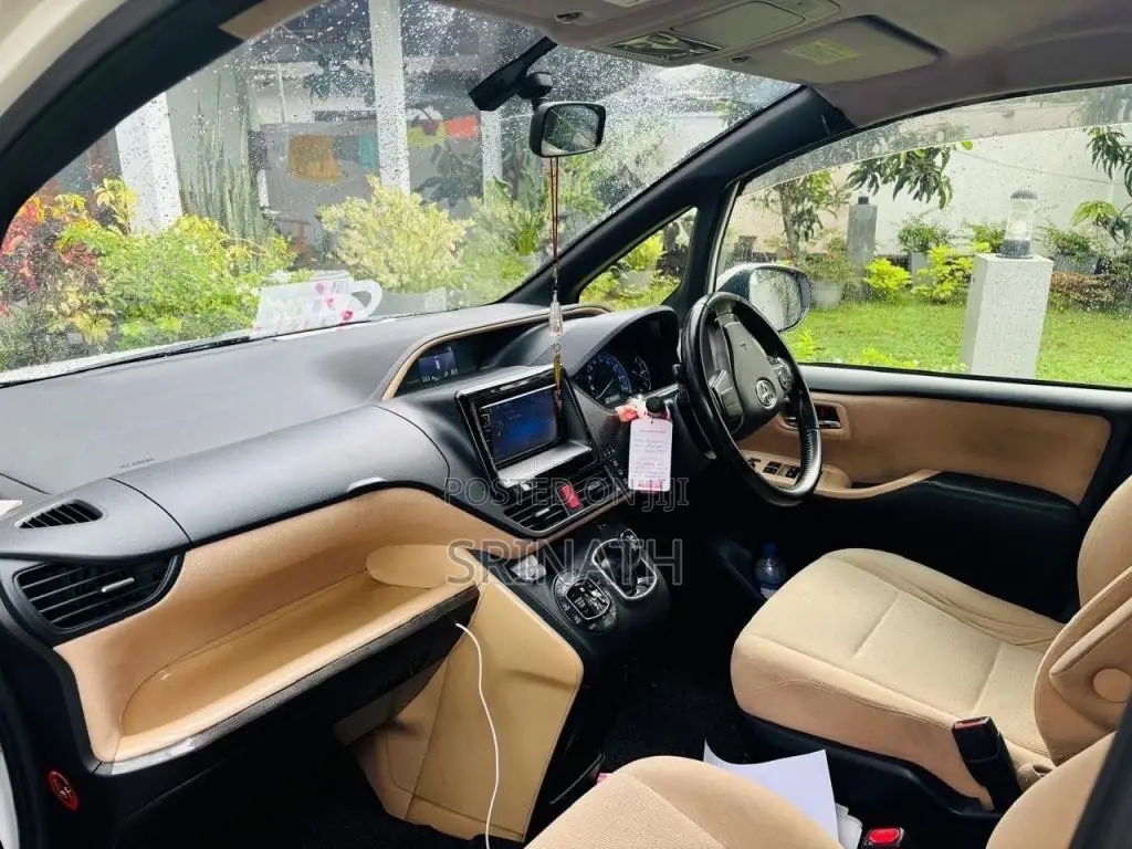 Toyota NOAH 2014 Van (Used)