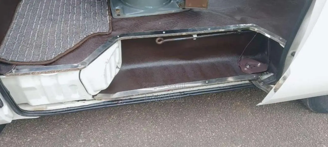 Toyota HIACE 1988 Van (Used)