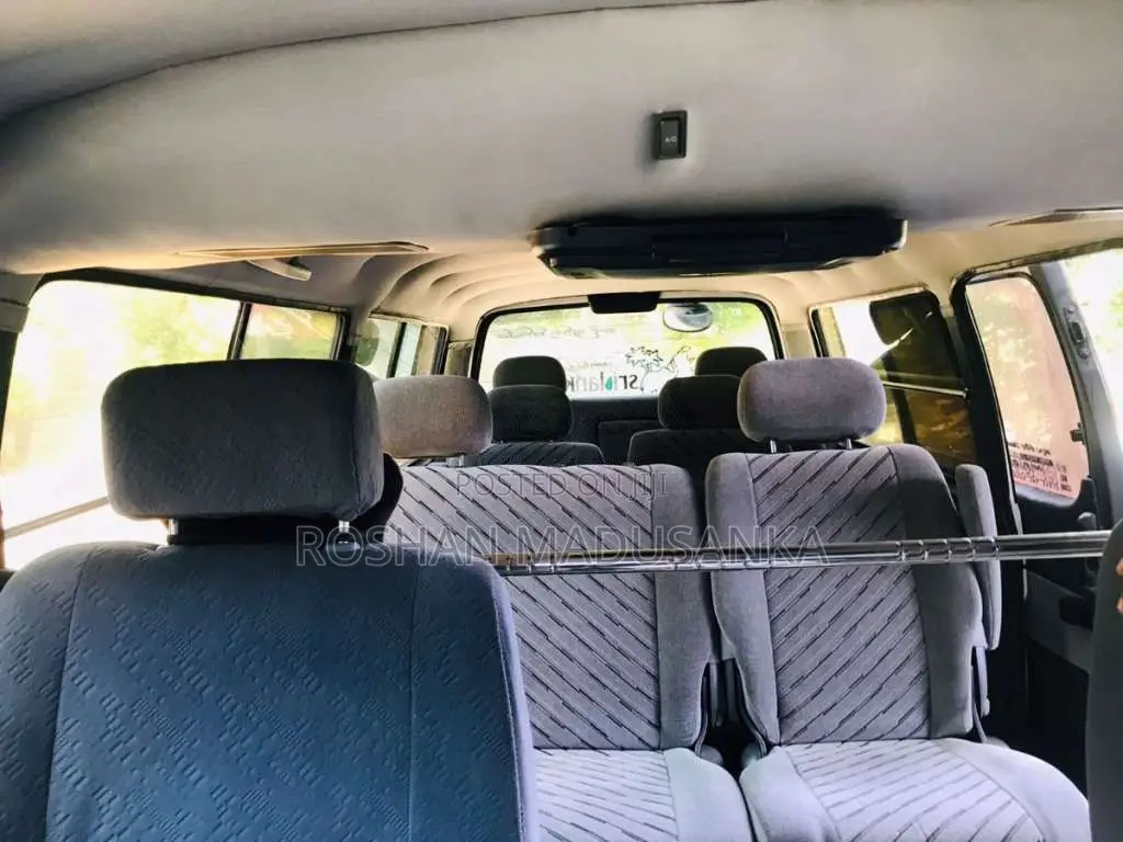 Toyota Dolphin 1992 Van (Used)