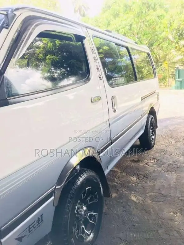 Toyota Dolphin 1992 Van (Used)