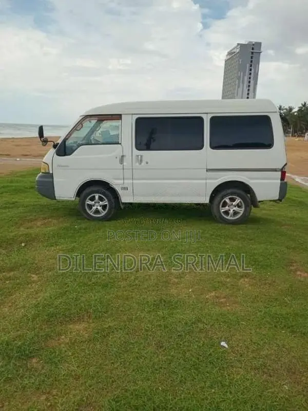 Nissan Lion Face 2001 Van (Used)
