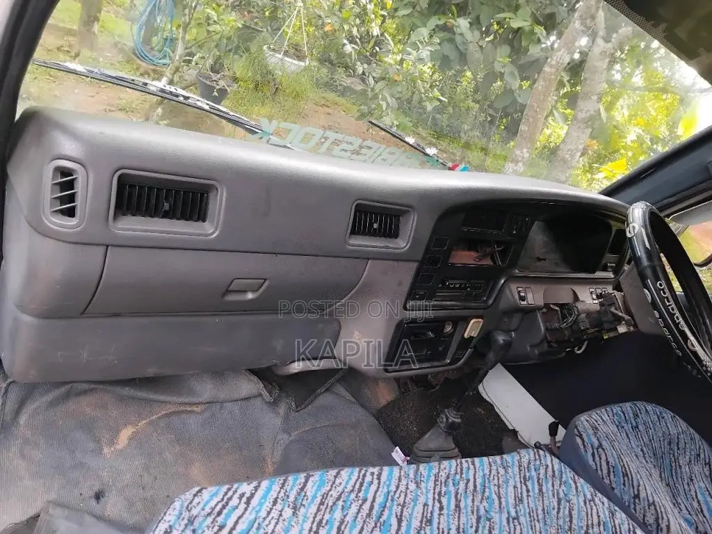 Nissan Caravan 1980 Van (Used)