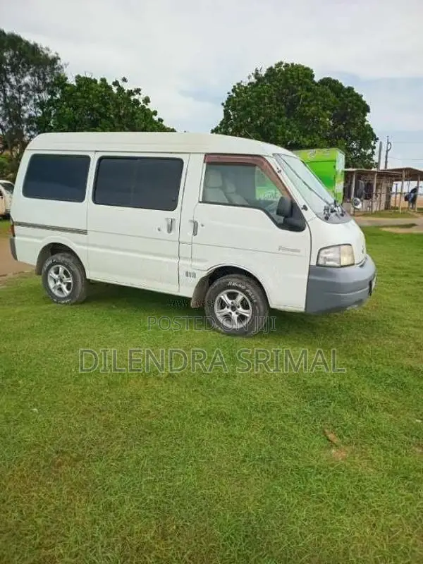 Nissan Lion Face 2001 Van (Used)