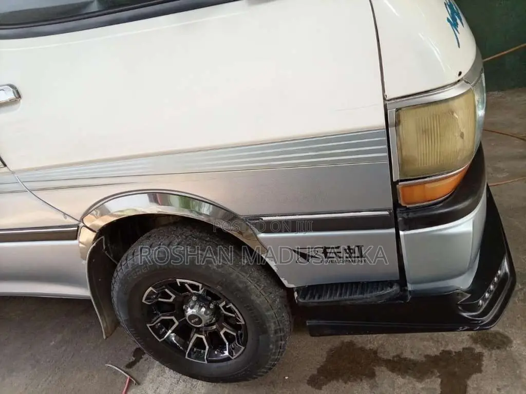 Toyota Dolphin 1992 Van (Used)