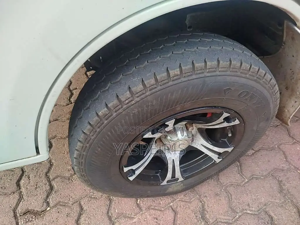 Nissan Vanette 2000 Van (Used)
