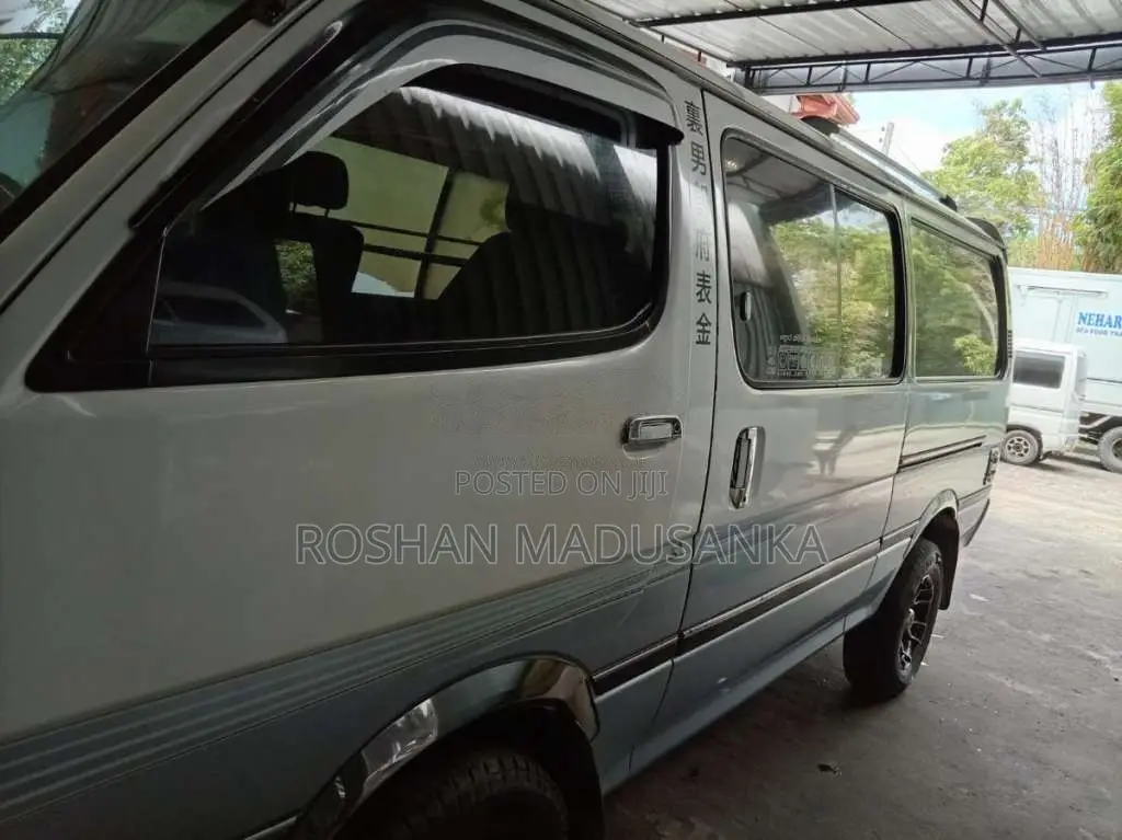 Toyota Dolphin 1992 Van (Used)