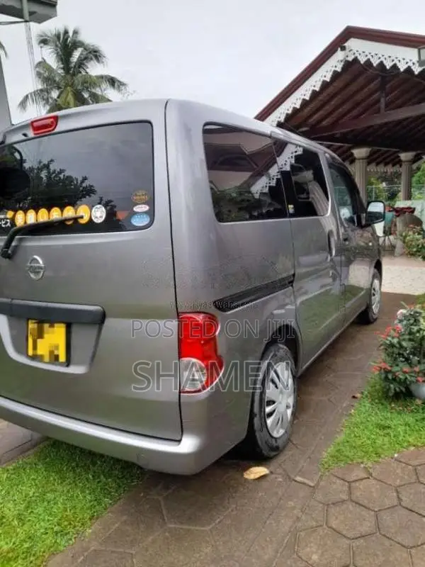 Nissan NV200 2011 Van (Used)