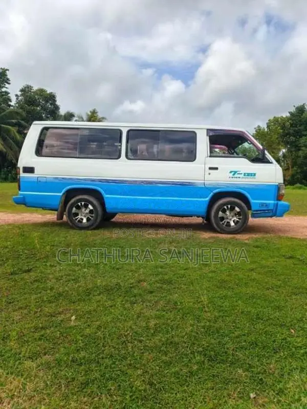 Toyota HIACE 1986 Van (Used)