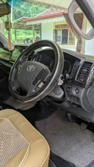 Toyota KDH 2016 Van (Used)