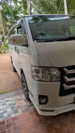 Toyota KDH 2016 Van (Used)