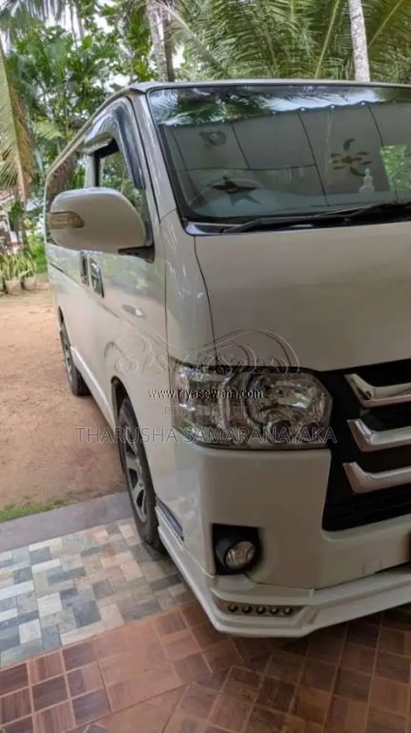 Toyota KDH 2016 Van (Used)