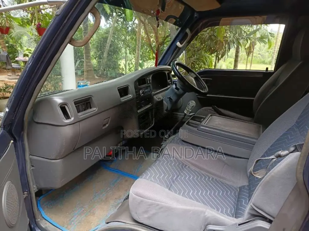 Nissan Vre24 1995 Van (Used)