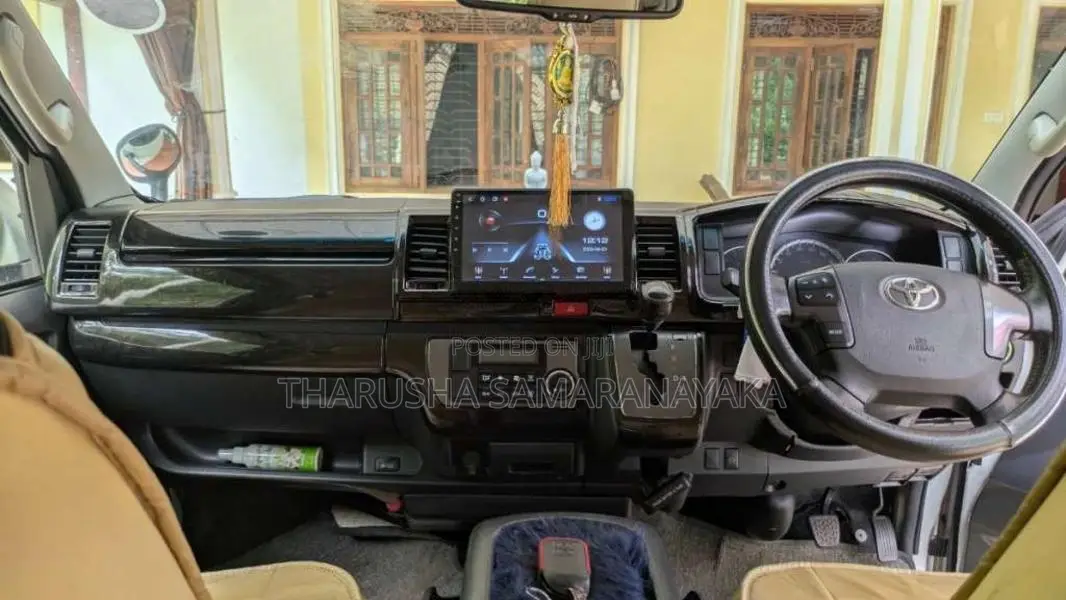 Toyota KDH 2016 Van (Used)