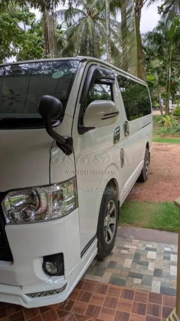 Toyota KDH 2016 Van (Used)