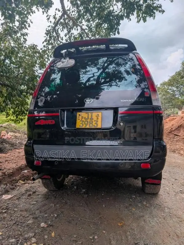 Toyota Noah CR 52 2000 Van (Used)