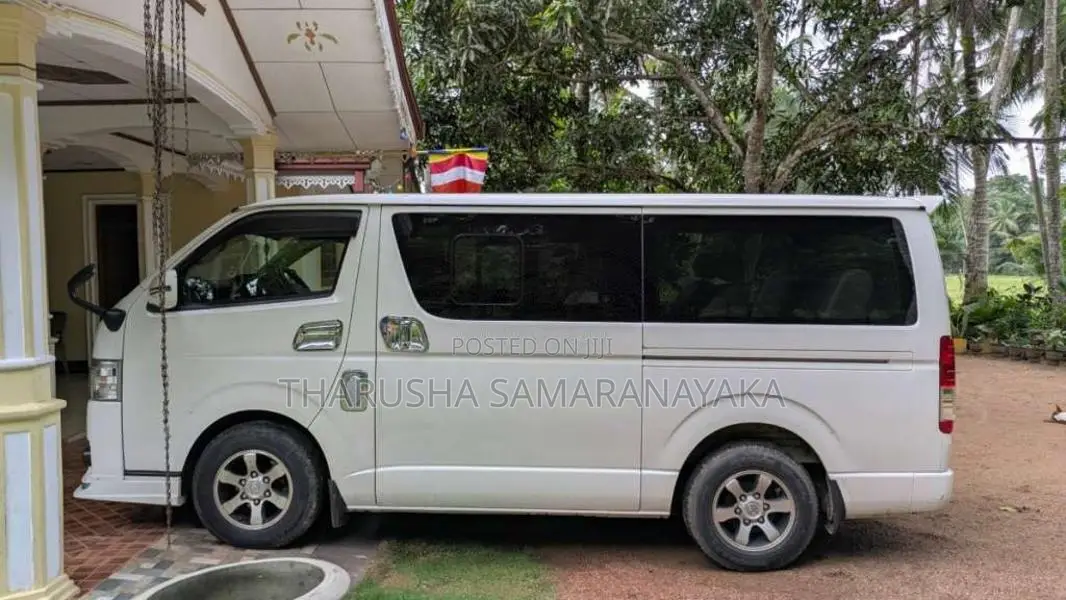Toyota KDH 2016 Van (Used)