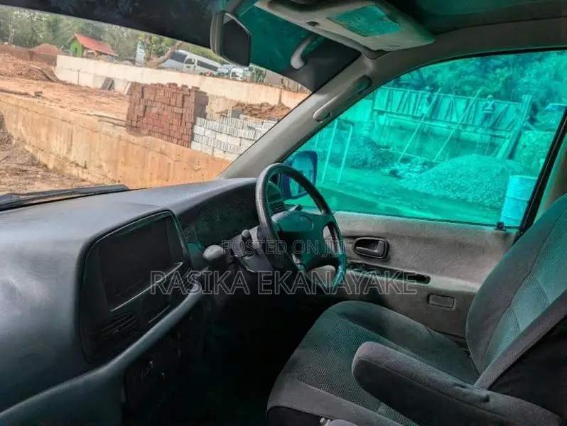 Toyota Noah CR 52 2000 Van (Used)