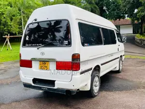 Toyota Dolphin LH182 2002 Van (Used)