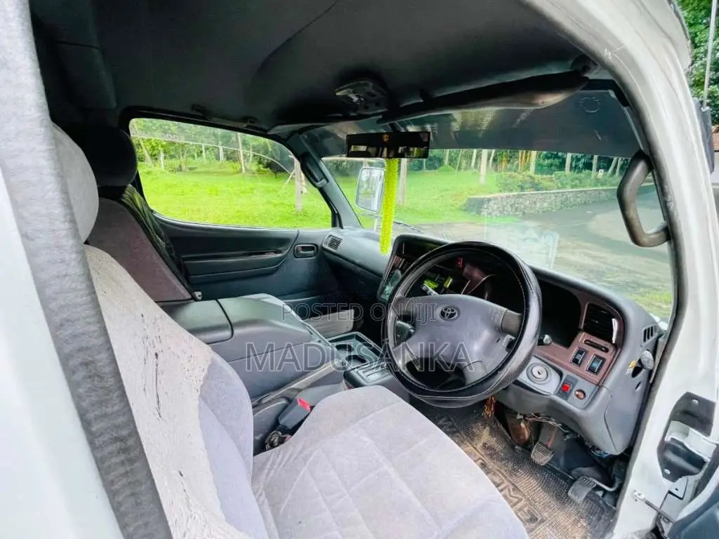Toyota Dolphin LH182 2002 Van (Used)