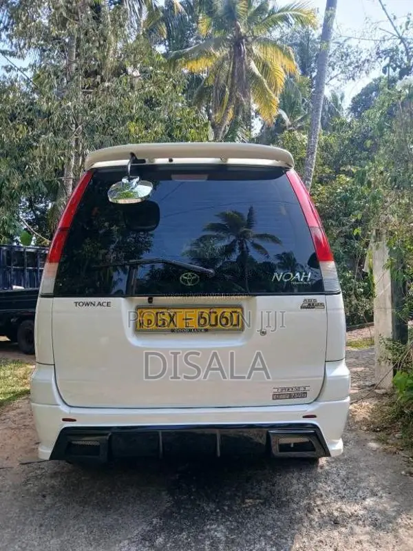 Toyota Noah 1997 Van (Used)