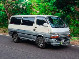 Toyota Dolphin 2008 Van (Used)