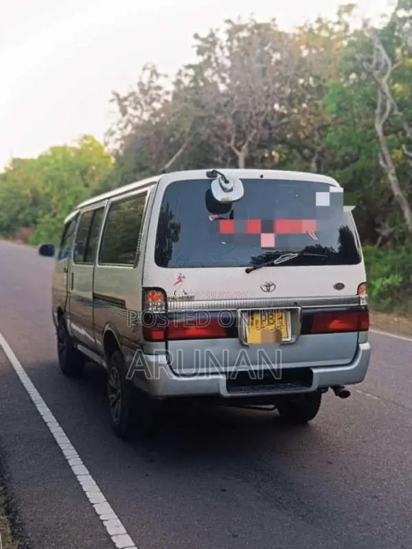 Toyota Dolphin 2008 Van (Used)