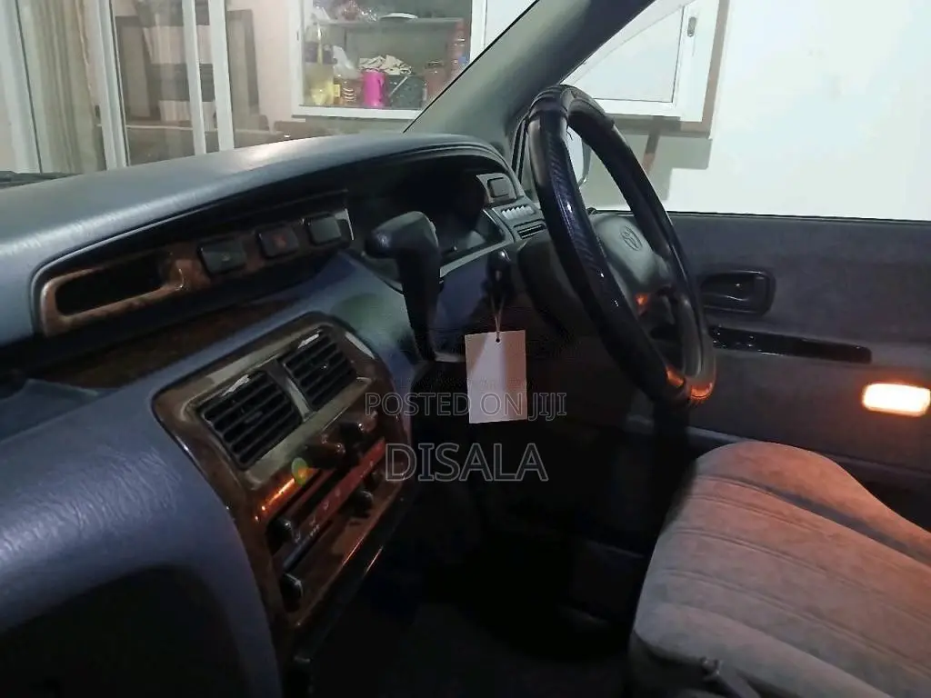 Toyota Noah 1997 Van (Used)