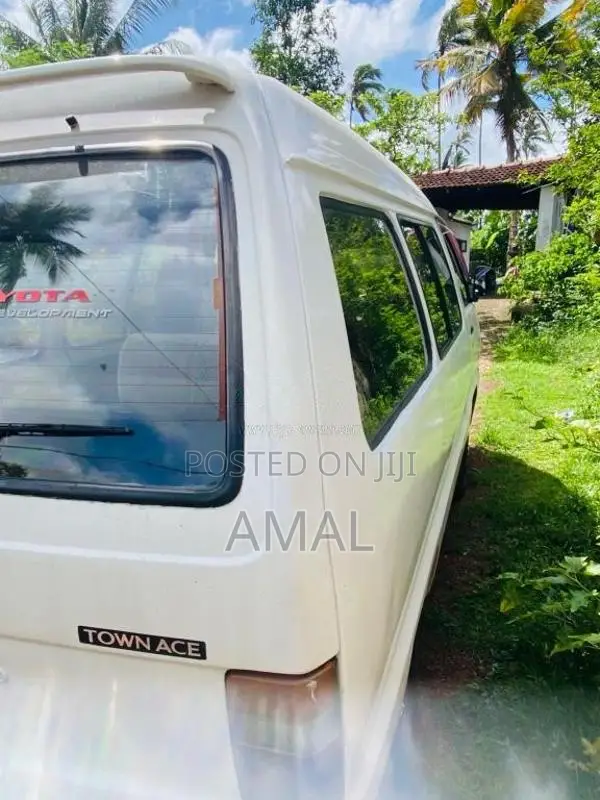 Toyota CR27 1990 Van (Used)