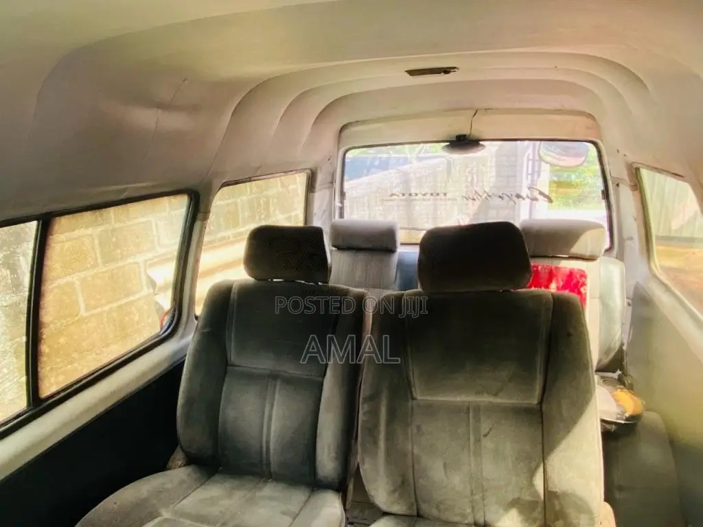 Toyota CR27 1990 Van (Used)