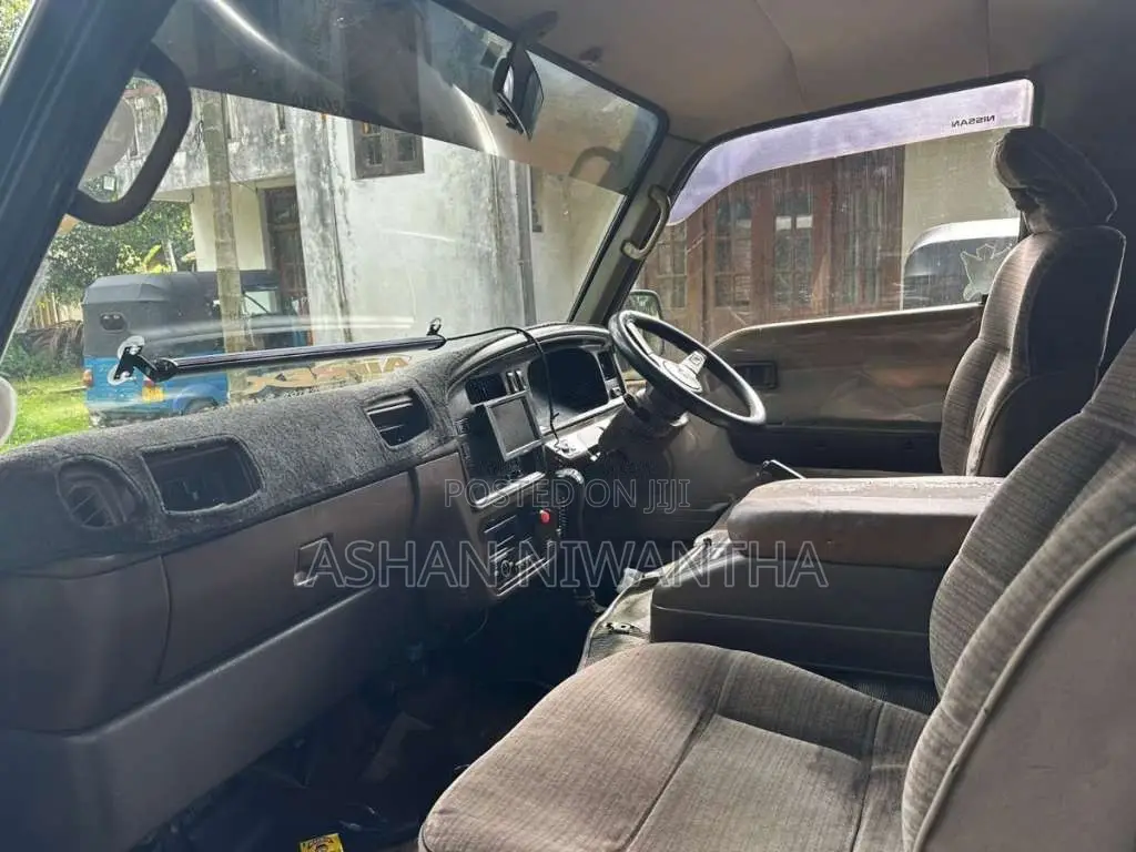 Nissan Caravan 1993 Van (Used)