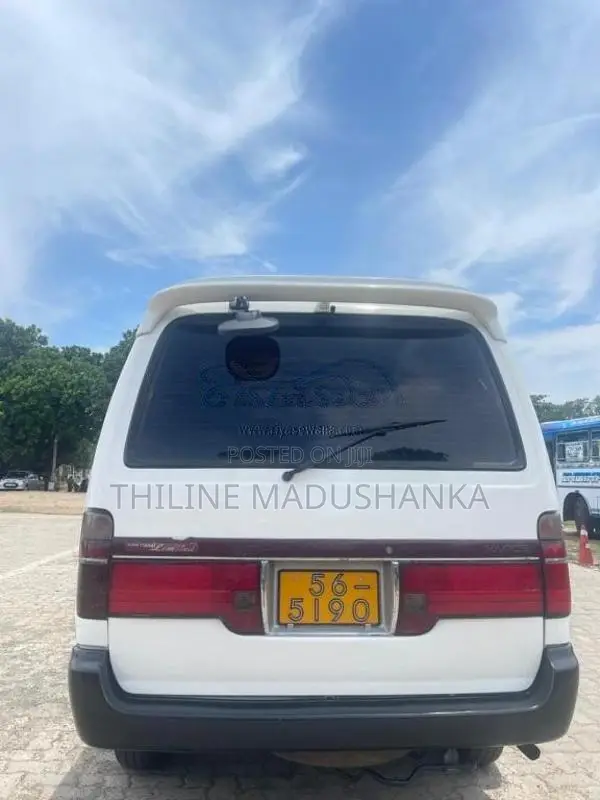 Toyota Dolphin 1992 Van (Used)
