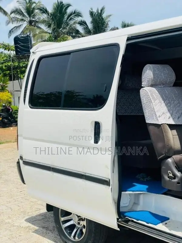 Toyota Dolphin 1992 Van (Used)