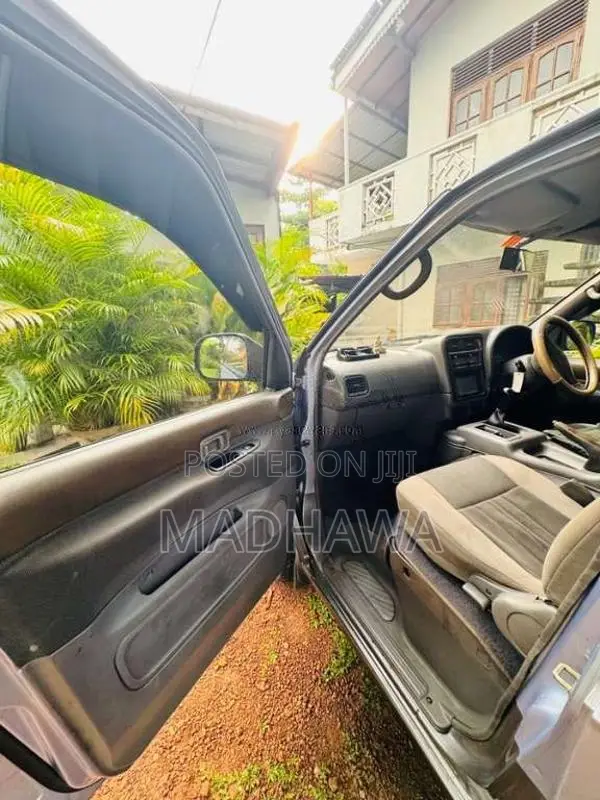 Nissan Serena 1995 Van (Used)