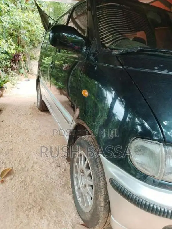 Nissan Serena 1992 Van (Used)
