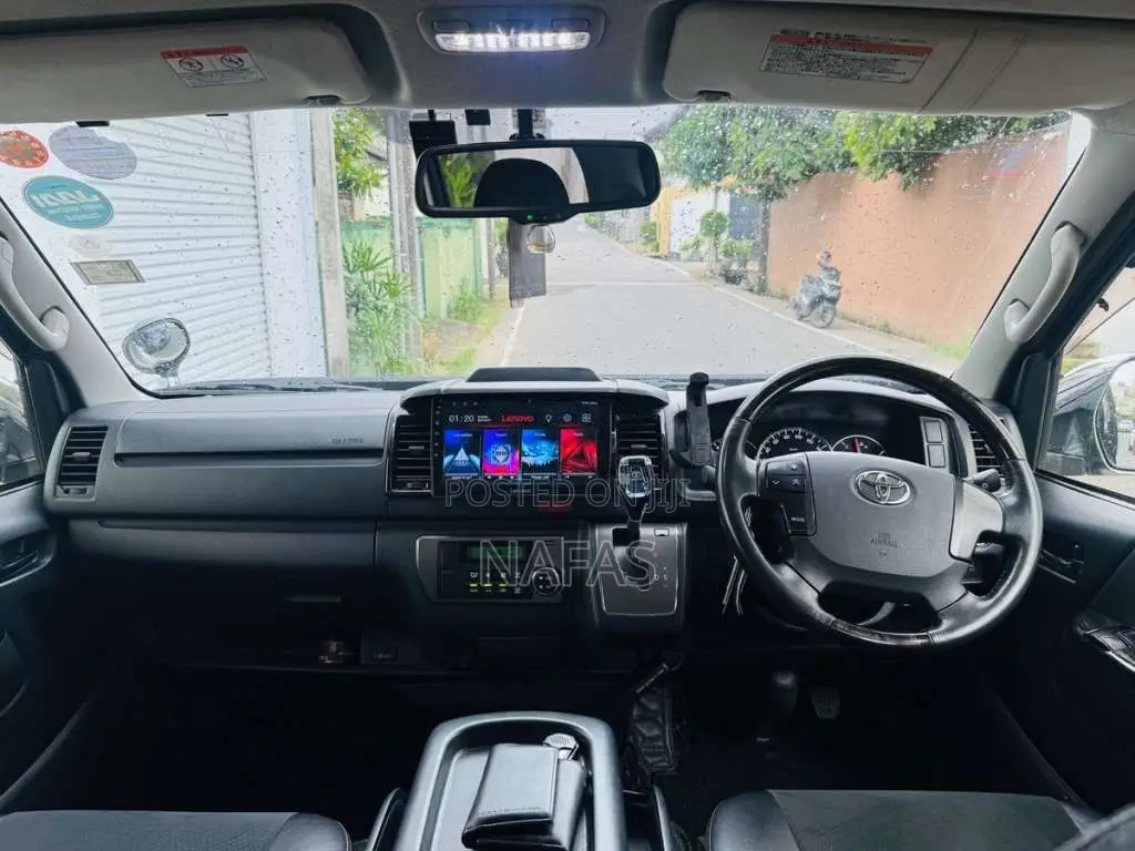 Toyota KDH 2016 Van (Used)