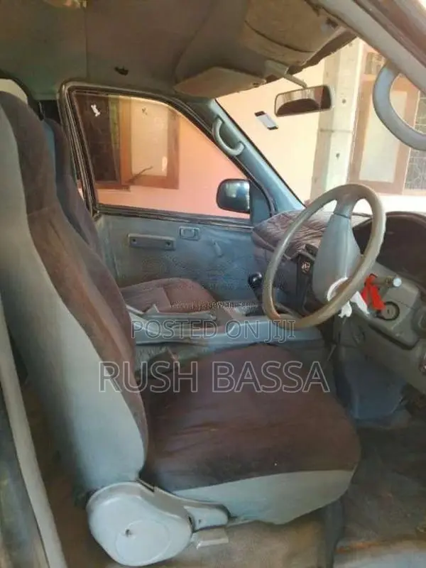Nissan Serena 1992 Van (Used)