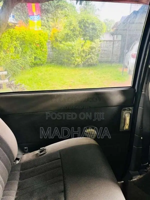 Nissan Serena 1995 Van (Used)
